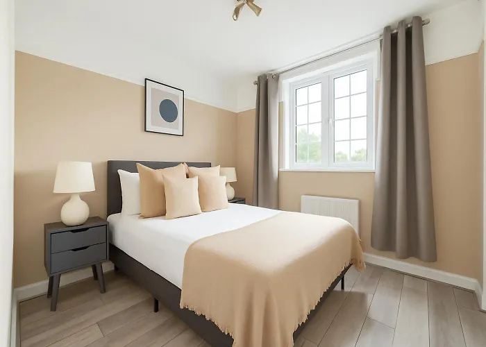 Spacious 2-Bedroom Apartment In Crystal Palace